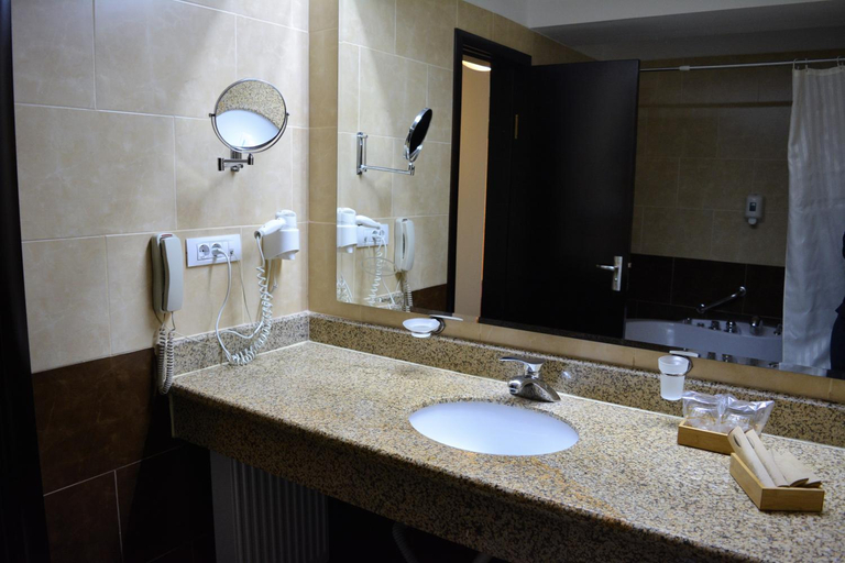 Bathroom 2, Hotel Esplanada, Tulcea