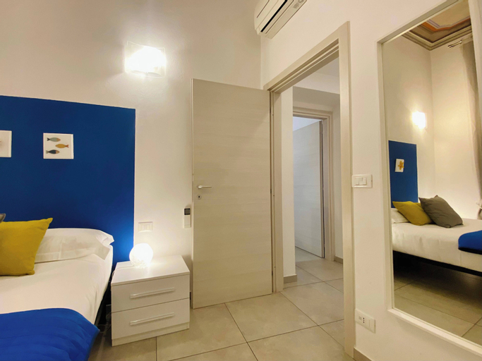 La Casa Rosa al Mare apartment & garage, Genova