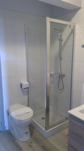 Bathroom 2, Le Beauregard, Corrèze