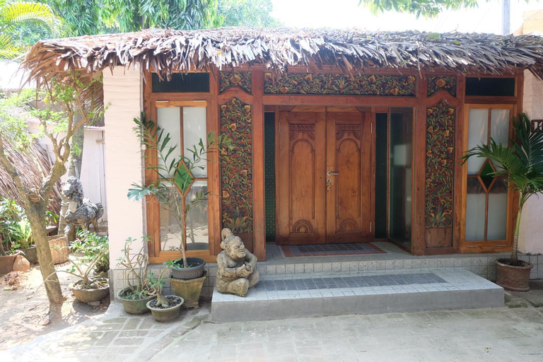 Exterior 1