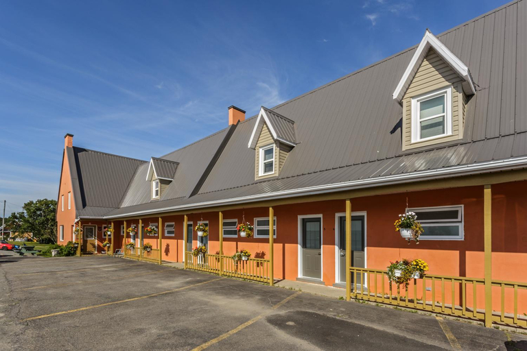 Others 4, Auberge de L'Anse, Rivière-du-Loup