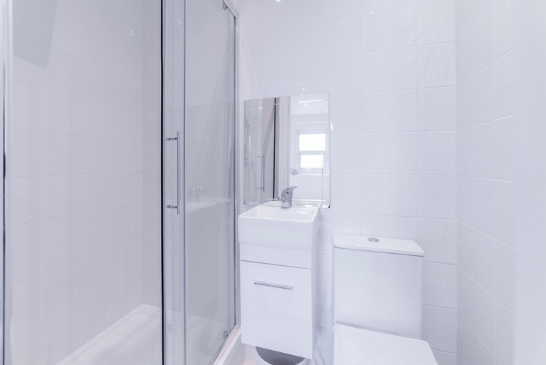 Bathroom 3, Quiet cosy rooms, London
