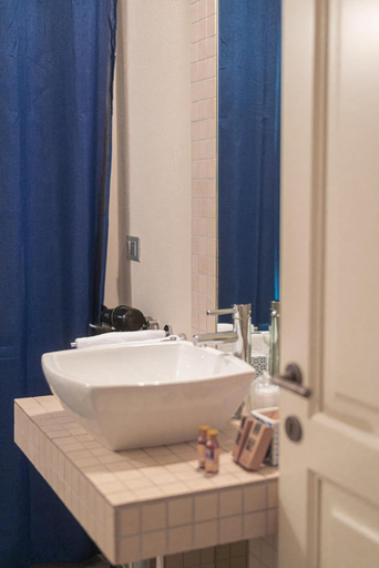 Bathroom 10