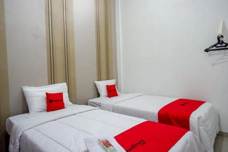 Bedroom 12