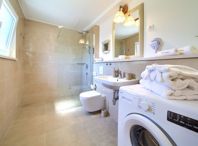 Bathroom 3, Tranquil Getaway Polje Villa With Pool, Dobrinj