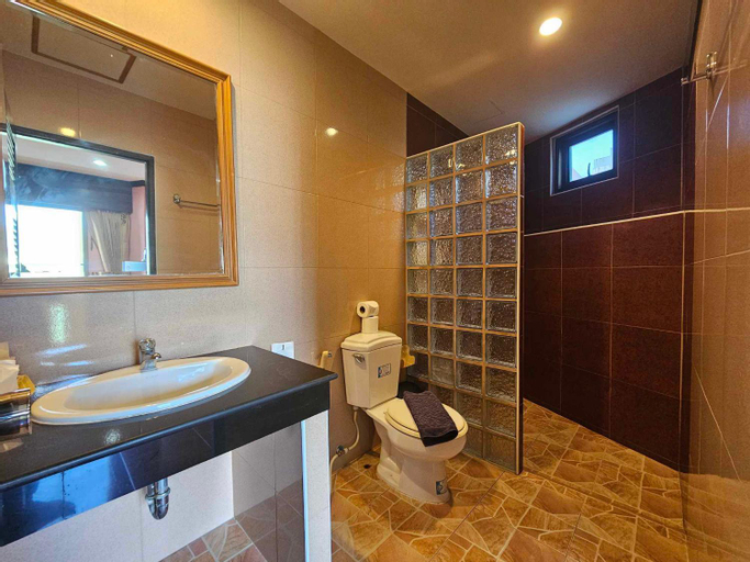 Bathroom 4