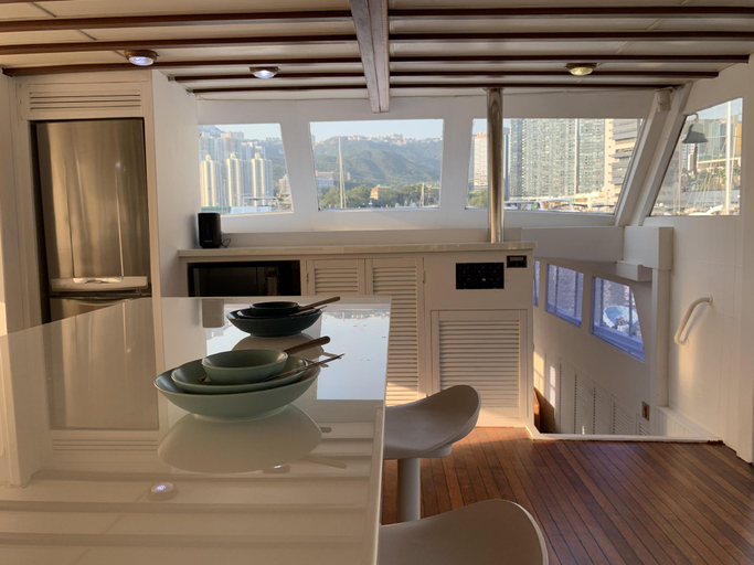 Others 4, 10 mins to wonderful Houseboat, Hong Kong Island