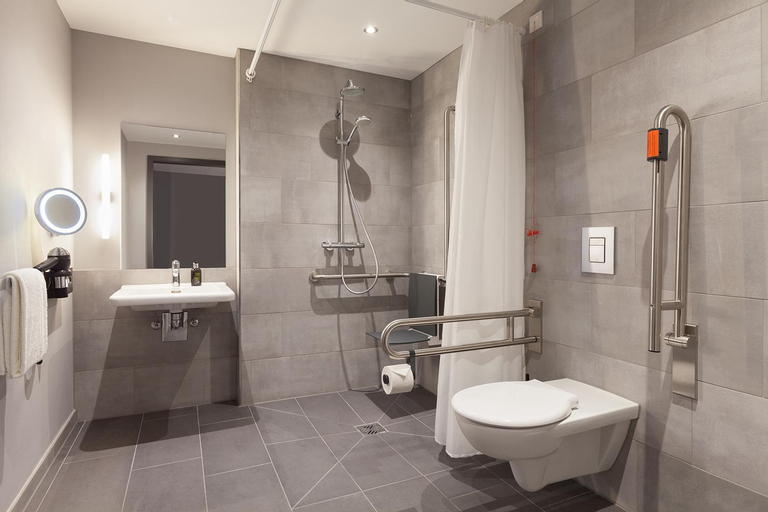 Bathroom 13