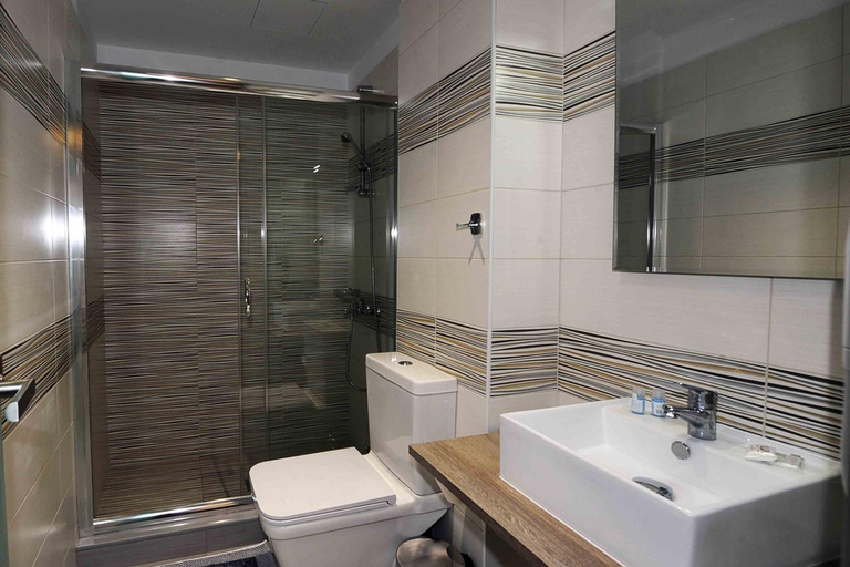 Bathroom 3, Hotel Kakanakos, Peloponnese