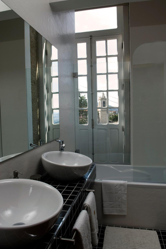 Bathroom 3, Casa Altamira, Cinfães