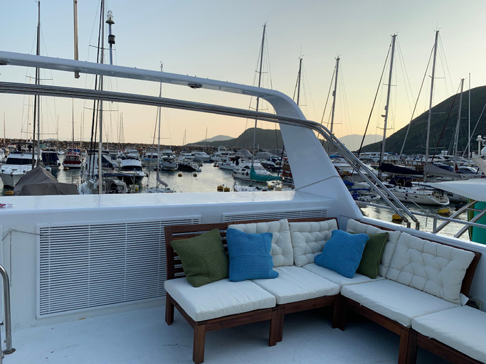 Others 1, 10 mins to wonderful Houseboat, Hong Kong Island