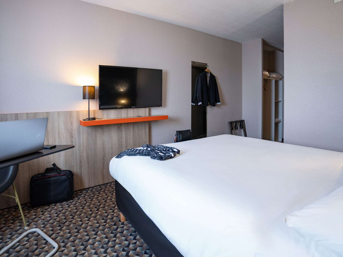 Bedroom 3, ibis Styles Cognac, Charente