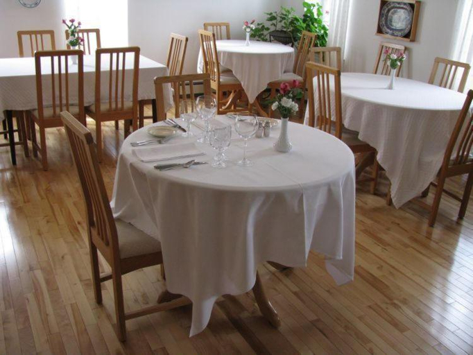 Food & Drinks 2, Tulloch Inn & Gifts, Inverness