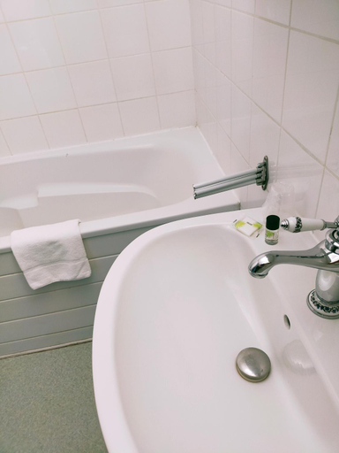 Bathroom 2, Hotel Restaurant l’Eolienne, Seine-Maritime