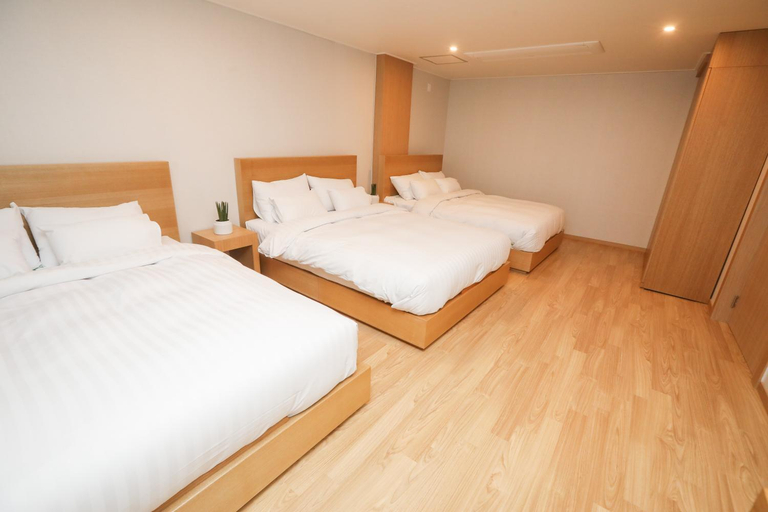 Bedroom 2, Daedunsan Hotel, Geumsan