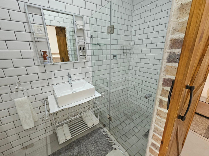 Bathroom 12