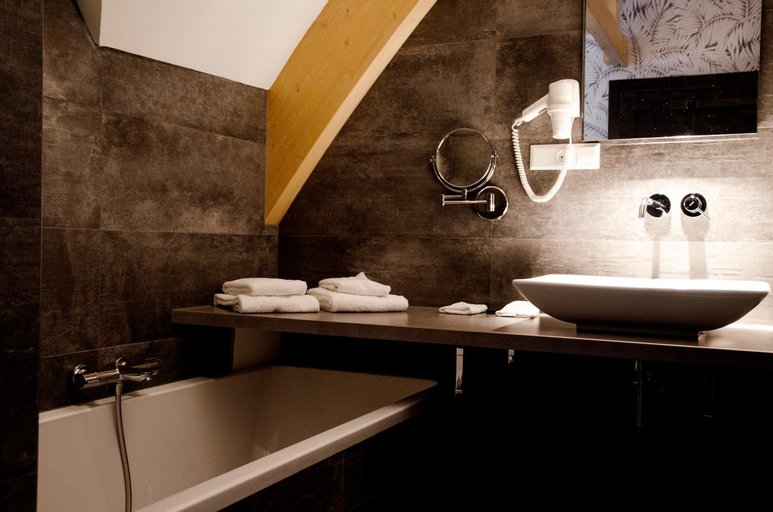 Bathroom 12
