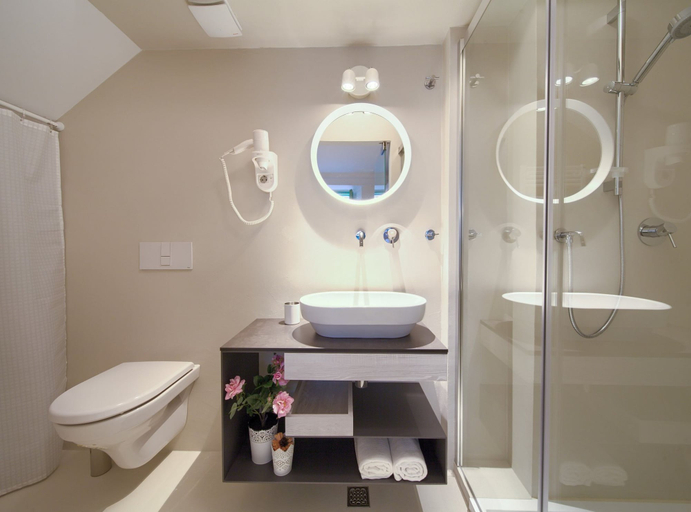 Bathroom 3, Vibrant and Elegant Downtown Krk Apartments, Krk