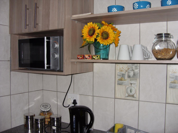 Others 4, Little Umhlanga. Sunflower suite., City of Tshwane