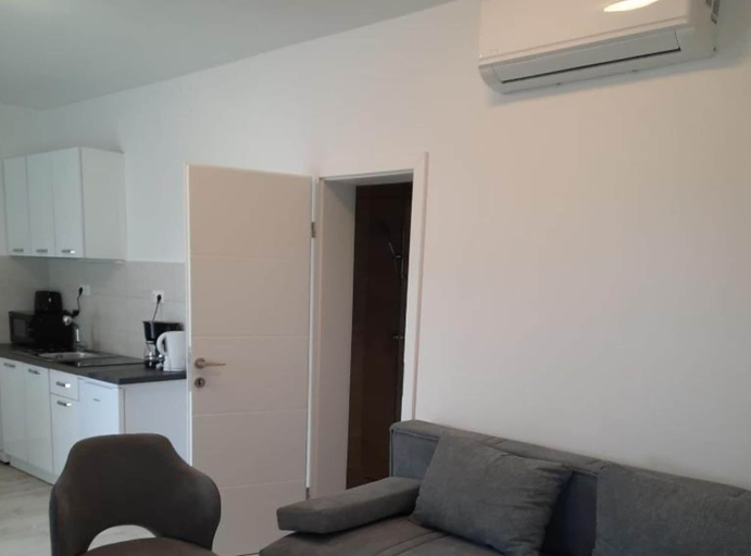 Others 4, Apartments Matković, Vir