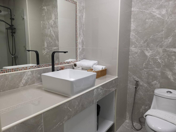 Bathroom 9