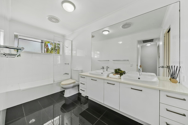 Bathroom 3, Coco Bay Resort, Noosa - Noosa-Noosaville