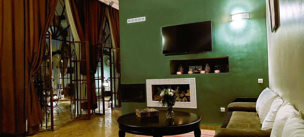 Shared lounge/TV area