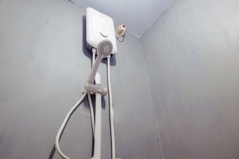 Bathroom 4, RedDoorz @ Hotel Island Bengkulu, Bengkulu