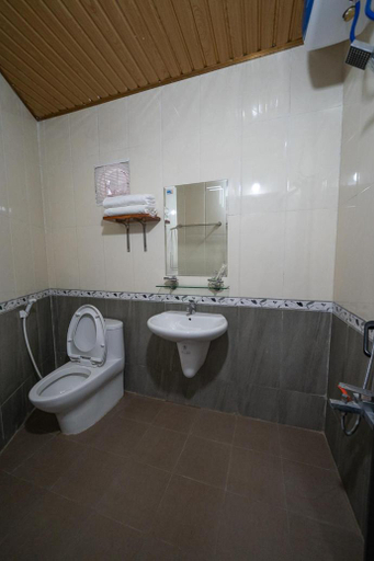 Bathroom, Hung Phat Bungalow, Bố Trạch