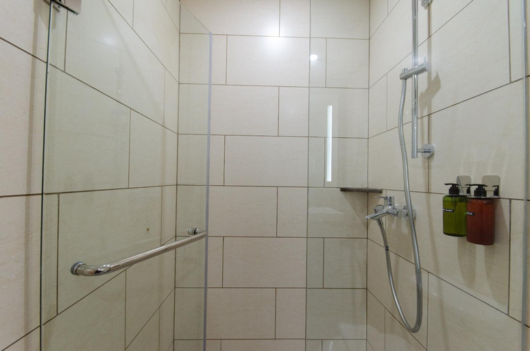 Bathroom 14