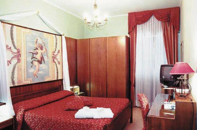 Bedroom 3, Hotel La Bussola, Varese