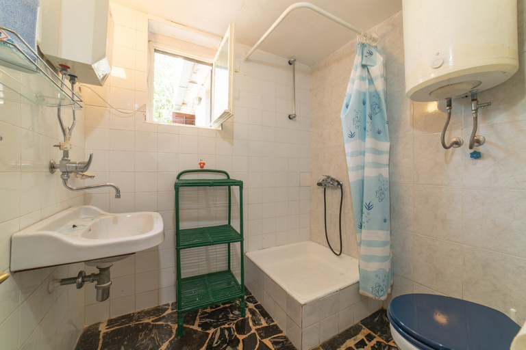 Bathroom 3, Perfect Beachfront Getaway Ideal for Families, Seget