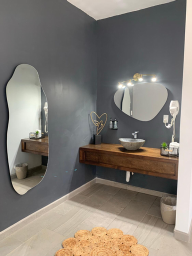 Bathroom 9