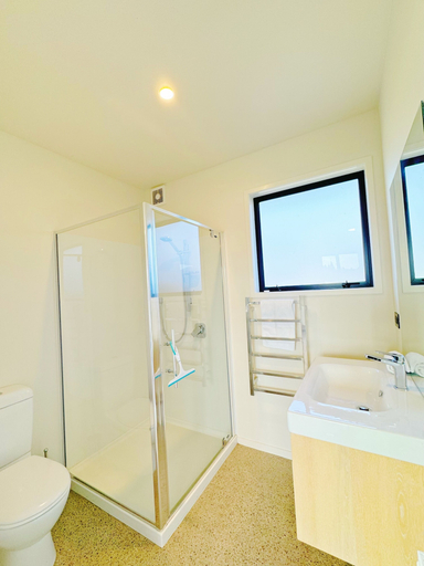 Bathroom 5, Cedar View, Mackenzie