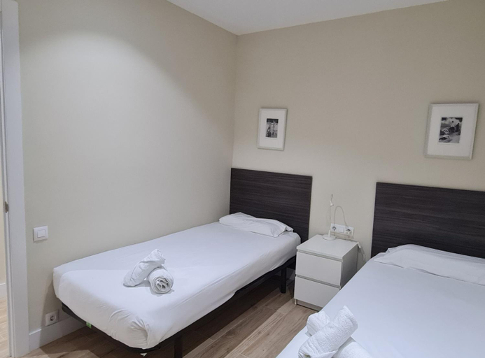 Bedroom 2, MUNNE - Spacious apartments next to FC Barcelona, Barcelona