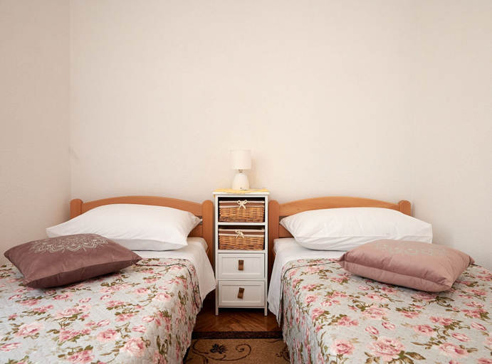 Bedroom 3, Cozy Downtown Trogir Apartment With Balcony, Trogir