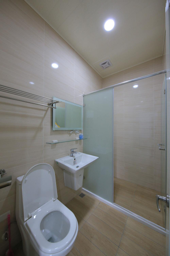 Bathroom 5, Bridgeside Homestay, Pingtung