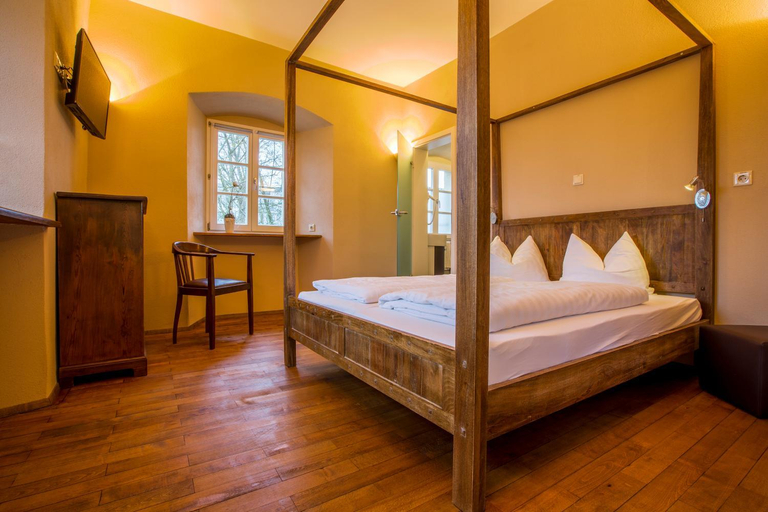 Bedroom 2, Knast-Hotel Fronfeste, Amberg