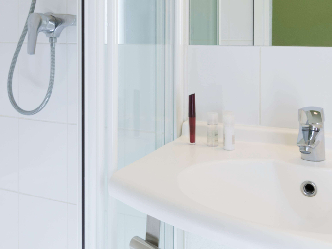 Bathroom 25