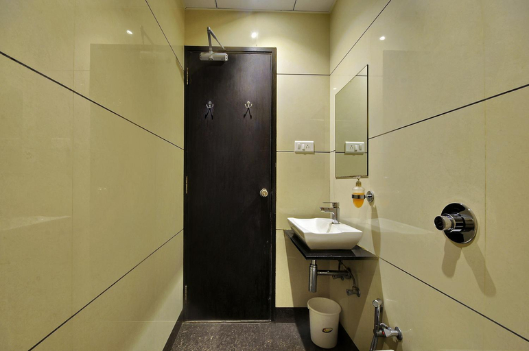 Bathroom 4, Hotel Magnum Inn, Junagadh