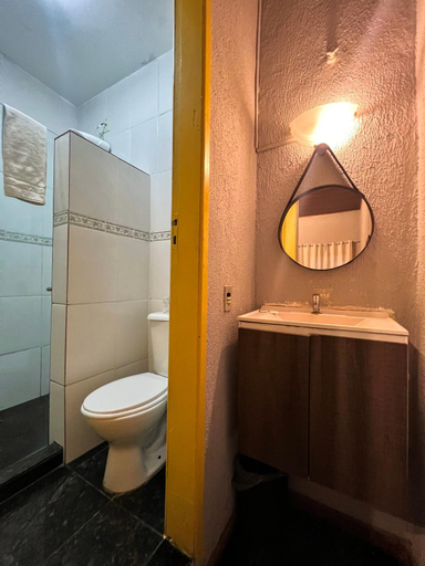 Bathroom 3, HMG - Praia de Botafogo, Rio de Janeiro
