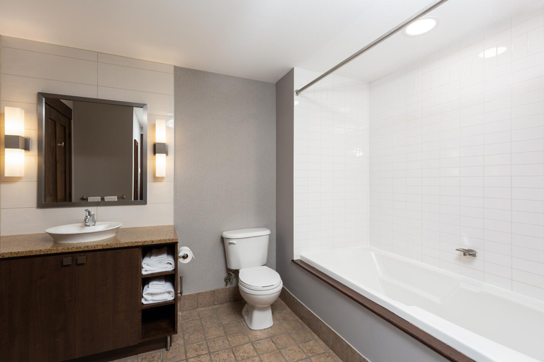 Bathroom 4, Ermitage du Lac, Les Laurentides