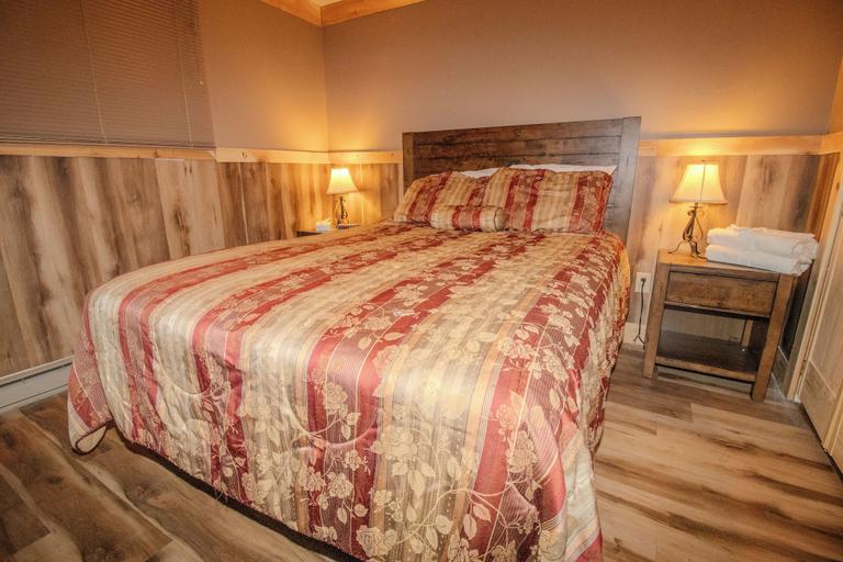Bedroom 2, Mountain Lodge, Pocahontas