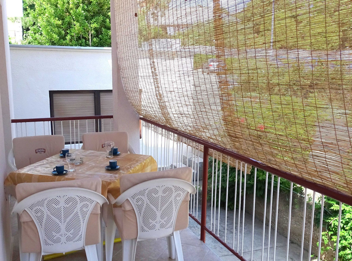 Food & Drinks, Novi Vinodolski Seafront Apartments With Balcony, Novi Vinodolski
