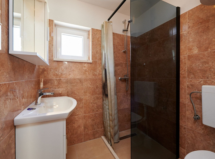 Bathroom, Cozy Downtown Trogir Apartment With Balcony, Trogir