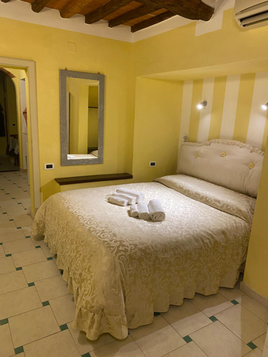 Gaia's Apartment, Pistoia