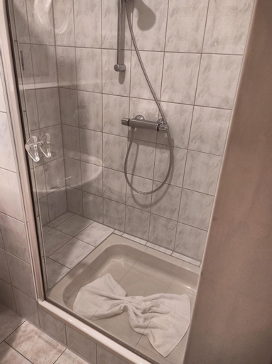 Bathroom 13