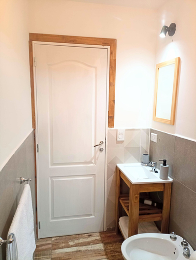Bathroom 3, Laguna Studios, Lago Argentino