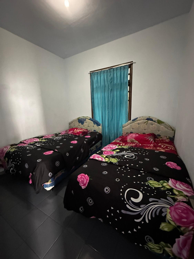 Bedroom 3, Good Karma Guesthouse, Probolinggo