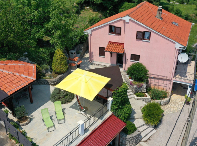 Others 5, Sunny Holiday Home With Terrace, Lovran